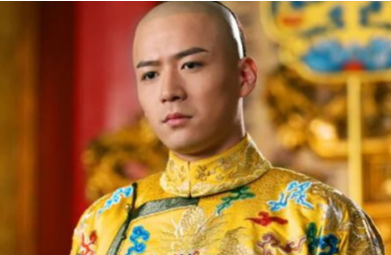 乾隆抱着玉玺不放，刘墉一句话让他放手