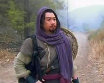 王伦为何对杨志那么热情，却不欢迎林冲上梁山？