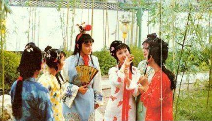 《红楼梦》的故事原型是什么？曹寅与康熙之间关系如何？