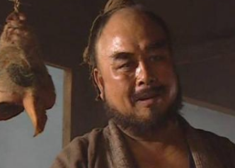 郑屠被鲁提辖三拳打死后，为何会人人叫好？