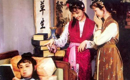 红楼梦中袭人的性格怎样?该如何评价她呢?