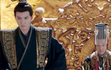 北魏权臣尔朱荣，控制整个王朝，被誉为当代曹操