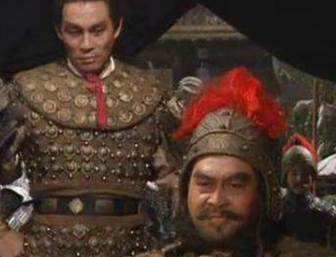 汜水关，除去关羽，在场能斩华雄的人还有谁？