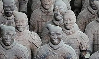 秦始皇陵中的兵马俑，为何都有焚烧的痕迹呢？