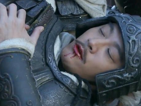 孙策和周瑜英年早逝是因为大乔和小乔吗 他们的死为何与曹操有关