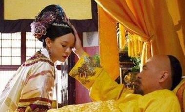 皇子患病无人敢接近，一婢女侍奉结果生下一明君