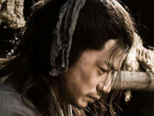 韩信成名以后，他是如何对待让他忍受胯下之辱的人的？