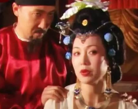 皇帝让大臣和60岁老妇人成亲，大臣什么反应？