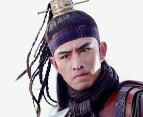 初到梁山的董平，为什么能立马就位居人上呢？