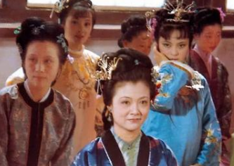 红楼梦中王夫人邢夫人王熙凤三人的关系如何？三个女人一台戏