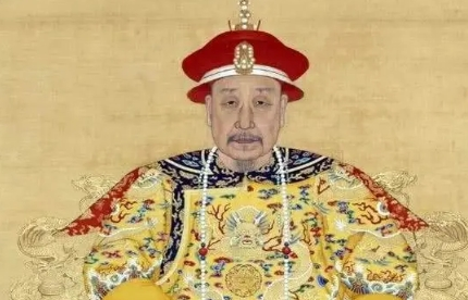 关于乾隆继后的姓氏，《清史稿》中有着怎样的记载？