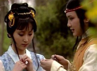 薛宝钗与林黛玉之间感情交好是因为什么？
