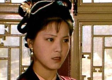 红楼梦中的袭人性格如何？最终被撵到底是为何？