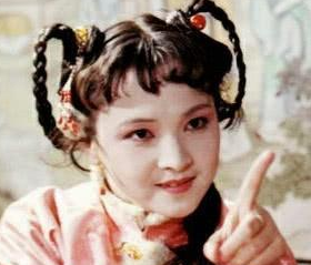 面对贾府新到来的四个女孩，贾母是什么表现？