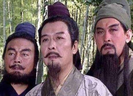 实际上刘备比吕布更加无耻 为什么骂吕布的人比刘备还多