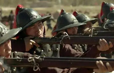 明朝就出现火器了，为何清朝却仍然用冷兵器呢？