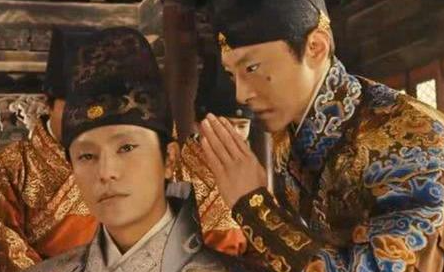 魏忠贤权势滔天，为何却对皇权构不成威胁呢？