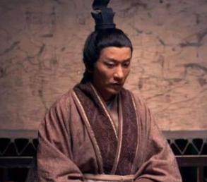 春秋战国时期会出现百家争鸣现象的原因是什么？