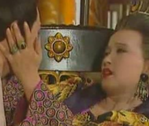 武则天死后，李显将她与高宗合葬于乾陵，是为何？