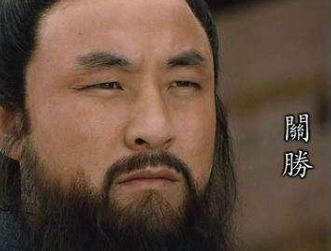 水浒传中宋江一直夸赞关胜时，林冲做了什么事情？
