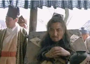 水浒传中豹子头林冲到底是个什么样的人？他算得上卑劣吗