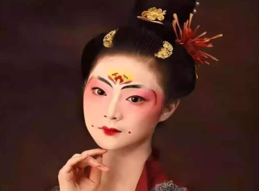 唐朝流行的“红梅妆”是来自于哪位人物？