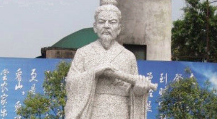 李峤《奉和初春幸太平公主南庄应制》：此诗在格律上几乎没有瑕疵