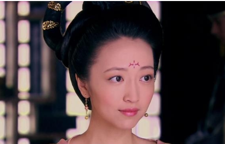 她捡漏当上了太子妃，死后还被追封为皇后