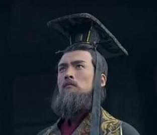 历史上秦始皇对文人的要读有何转变?为何会这样？