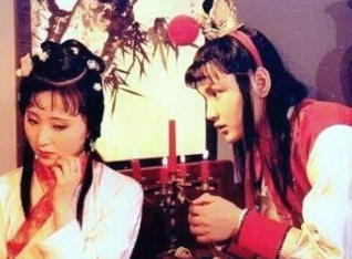 红楼梦中金玉良缘这个说法，贾府的人都是什么看法？