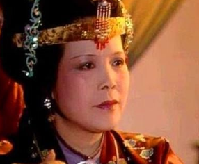 红楼梦中贾母八十大寿时，王邢亮两夫人送的什么礼？