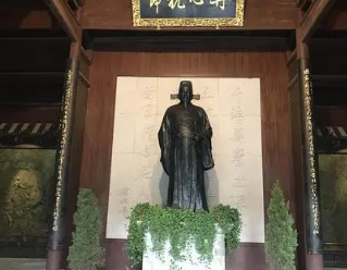 于谦所作的《岳忠武王祠》，表明作者坚守北京的主张