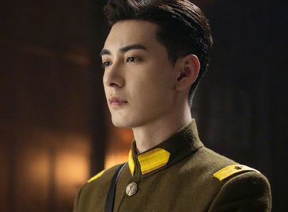 《一见倾心》陈星旭饰演霸气司令，民国军装造型引发较高讨论