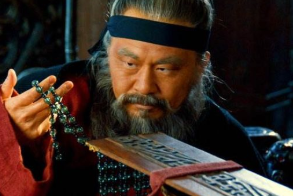 曹操送荀彧一个空碗，荀彧就自尽了吗？