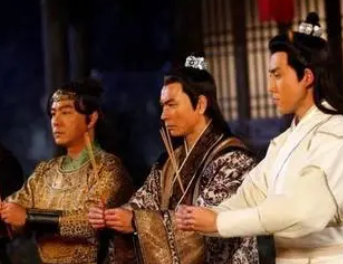 隋唐演义第05回：秦叔宝途次救唐公，窦夫人寺中生世子