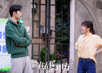 《住在我隔壁的甲方》可以归为商业爽剧的行列，王子璇的表演带来不少笑点，