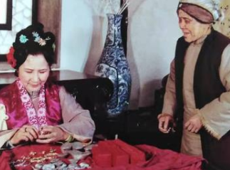 红楼梦中巧姐会流落到烟花巷，是因为什么？