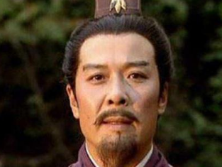 刘备一会打着匡扶汉室的旗号，为何在汉献帝没死的情况下称帝？