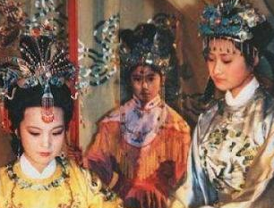 红楼梦中元春支持金玉良缘到底是因为什么？