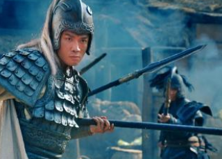 历史上刘备称汉中王后，诸葛亮和赵云担任的是何官职？