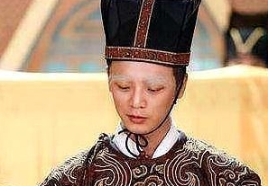 古代太监不认识字，他们怎么读圣旨的？