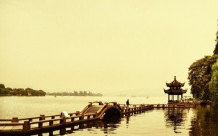 《太常引·西湖烟水茫茫》这首散曲该如何赏析呢？它的原文是什么？