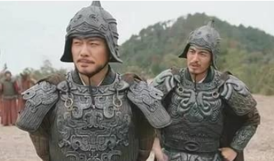 街亭之战时马谡为什么要在山上扎营呢？他是什么打算