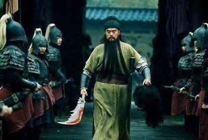 关羽真的温酒斩华雄了吗？三国演义中如何描写这一段？