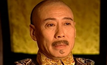 在清朝皇帝勤政的背后，其实不乏哪些平庸、昏庸的皇帝？