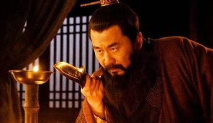 曹操明明对曹丕不喜 曹操最后为什么还把位置传给曹丕