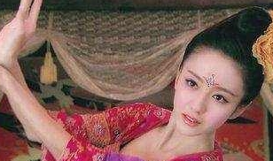她刚出生就差点夭折，29岁竟然当上皇后