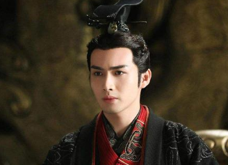 秦始皇的龙袍为何不是黄色而是黑色？原因是什么