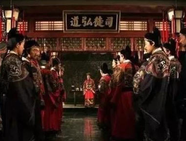 嘉靖帝朱厚熜是如何利用大礼议之争逐渐掌握皇权的？