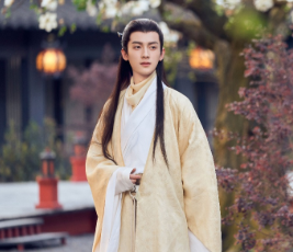 《九霄寒夜暖》剧照发布，陈鹤一首次挑战古装剧